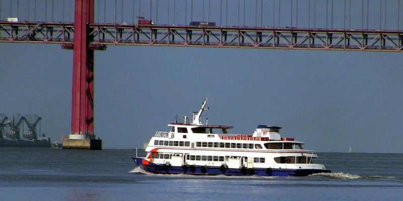 Bahnhof Fähre Lissabon