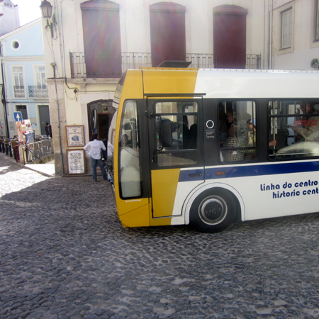 Sightseeing Altstadt Coimbra Portugal Bus