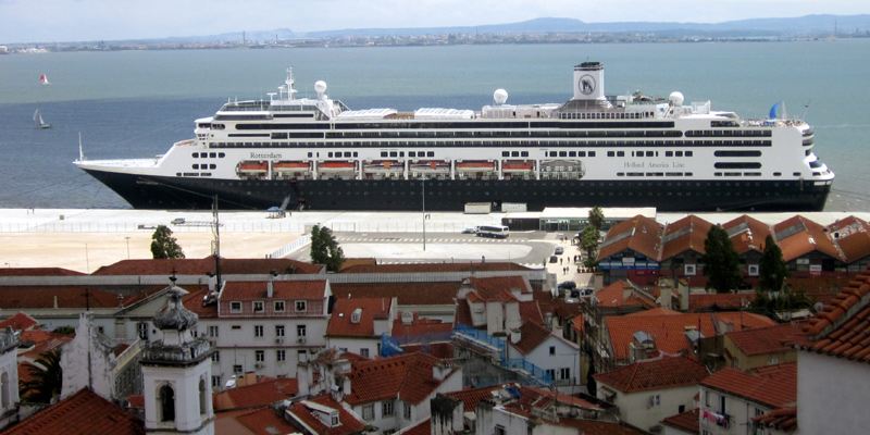 Jardim Tobaco Santa Apolonia Terminal Schiff