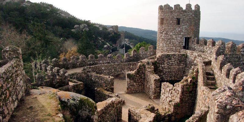 Castelo dos Mouros Sightseeing Sehenswürdigkeit Sintra Portugal Lissabon